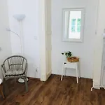 آدم آند إيف هوستيل براغ